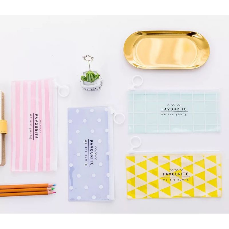 

Tempat Pensil Zipper Favourite We Are Young