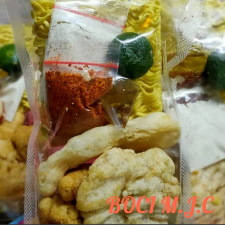 

Toping komplit kuah baso