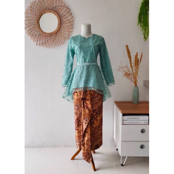 Kebaya pagar ayu New lesti/kebaya domas New lesti
