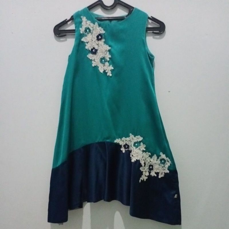 GAUN PESTA HIJAU ANAK MOTIF BUNGA (PRELOVED)