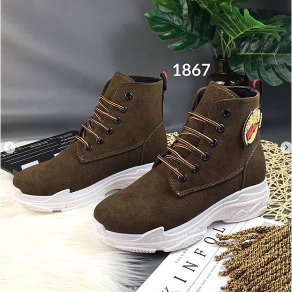 Sepatu boot 1867