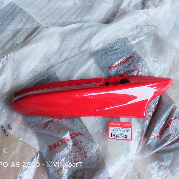 cover body Megapro lama merah kiri 77225 KEH 930KNS original