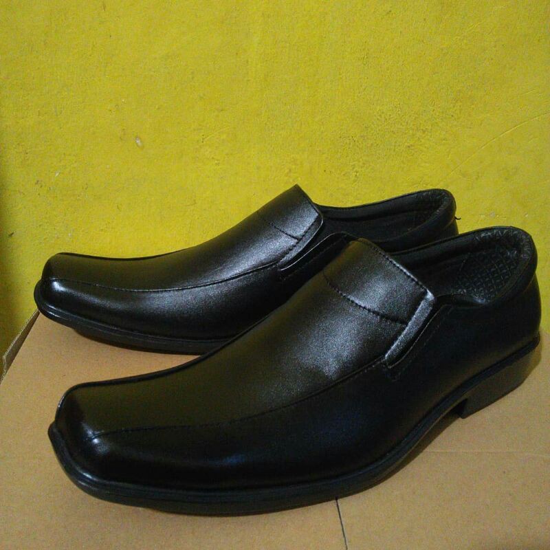 Sepatu Pentofel Kulit Sukaregang Garut