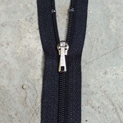 Resleting YKK 17 cm Hitam