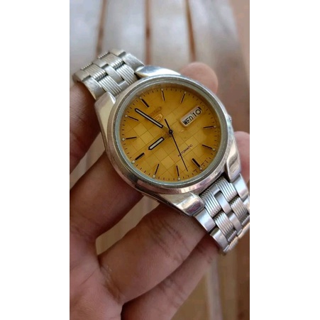 Jam otomatis seiko5 7s26 bekas