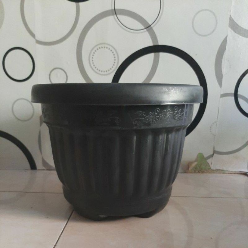 pot bunga plastik model belimbing ukuran 30cm warna hitam