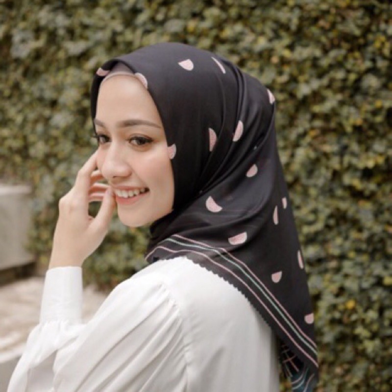 Preloved Ceria Scarf Original Vanilla Hijab Semangka hitam black