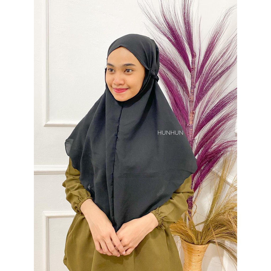 Instan Sabila Kerut Diamond Crepe Termurah Pusatgrosir_solo/ Hijab Jilbab Instan Hits Selebgram-INSTAN SABILA HITAM