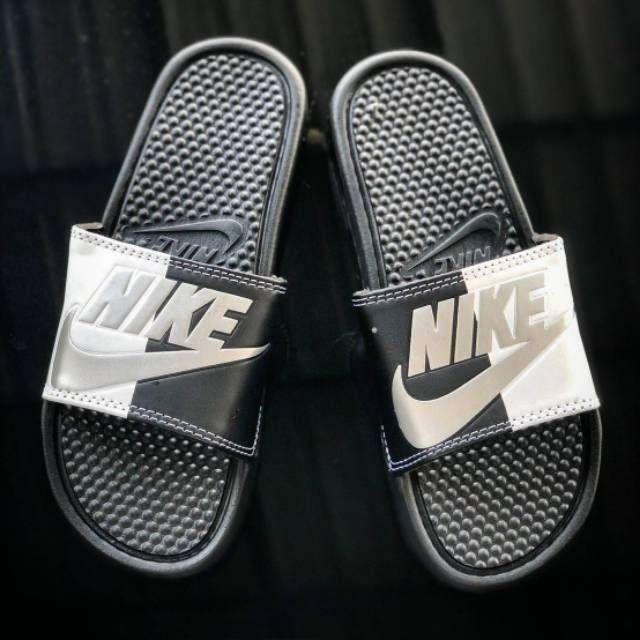 Sandal Nike FLIP FLOP Benassi Grade Ori Vietnam, Sandal Slop PriaNike Benassi, Nike bennasi Slides.-Hitam Sebelah Putih