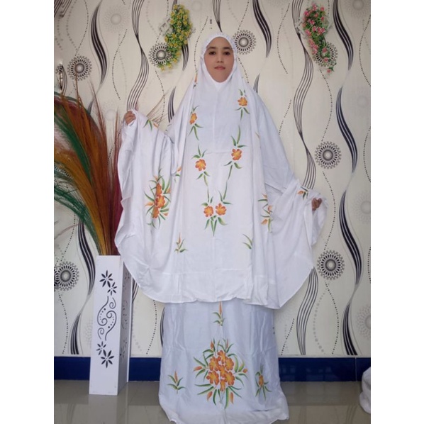 Mukena  Bali Lukis Dasar Putih Ukuran Jumbo Besar