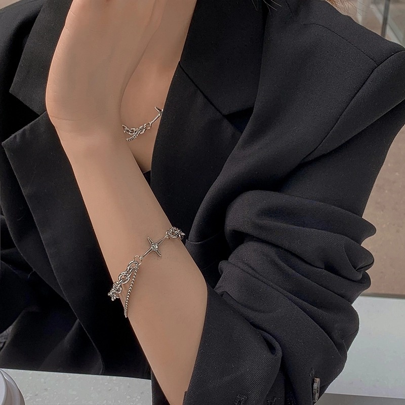 Ins gaya keren niche desain vintage kata frame tertanam berlian double-layer gelang pria dan wanita