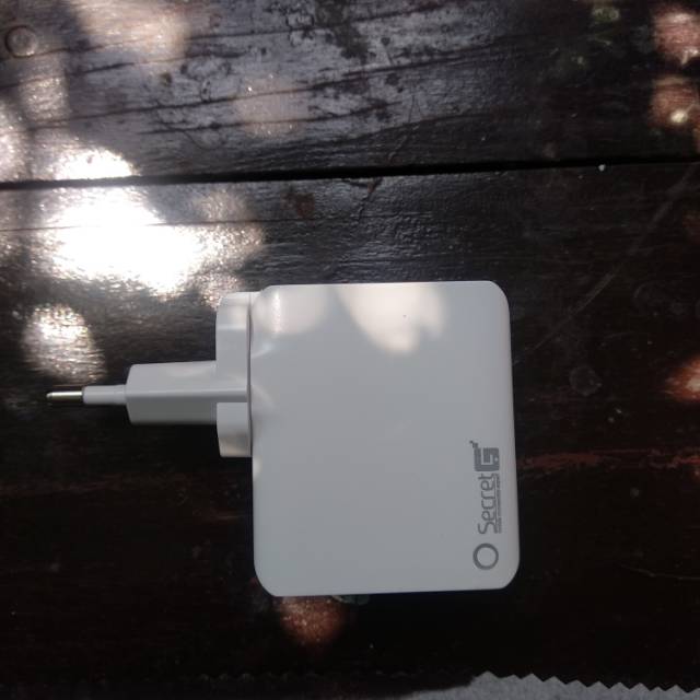 Secret G A4403 USB Charger Adapter 4port  Auto-ID Charger Compatible Apple Android Camera e-book