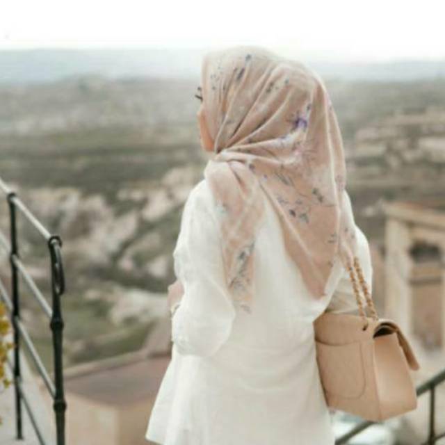 Defect minor Sofya Buttonscarves