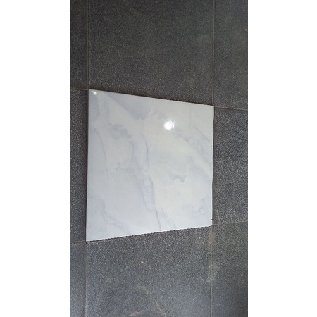KRAMIK LANTAI MURAH 40x40