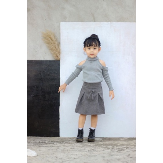 Fiola Blouse Turtle Neck 1-4thn/pakaian anak perempuan kaos turtleneck anak perempuan