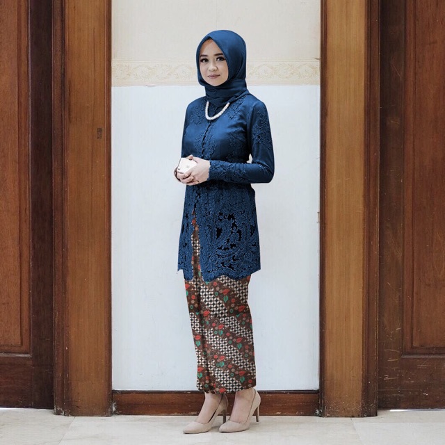 SET KEBAYA LITA KEBAYA BRUKAT CORNELI GLITTER 7 WARNA-1