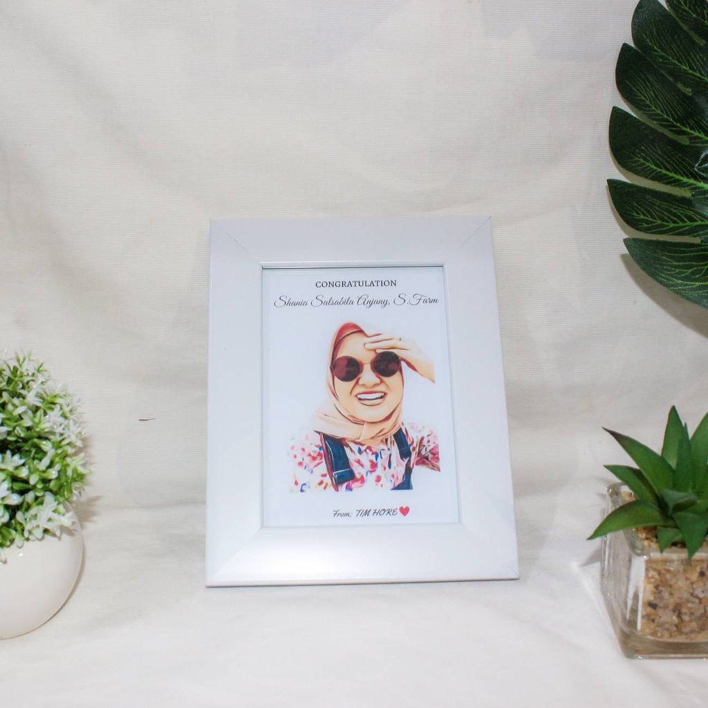 Gift Box Custom Kado Wisuda / Kado Ulang Tahun / Anniversary / Hampers Frame Custom Free Ilustration