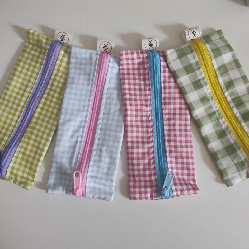 

Basic Pencil Case Aesthetic Gingham Series