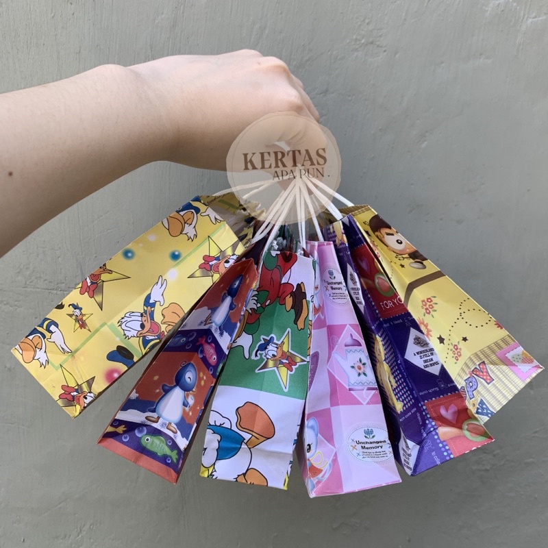 

Paper Bag Mini Paperbag Kartun XS Ukuran 16x15 Tas Kantong Kertas Goodie Bag Kraft Souvenir Ulang Tahun Packaging Online Shop Murah