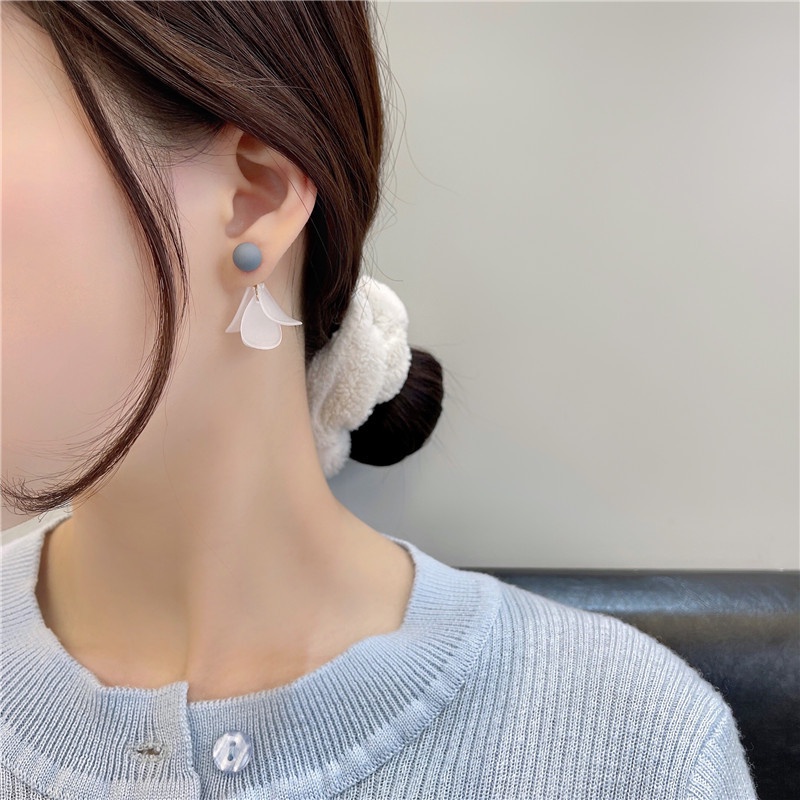 Anting Hook Wanita Kelopak Bunga Daily Fashion - Anting Kelopak Bunga Putih