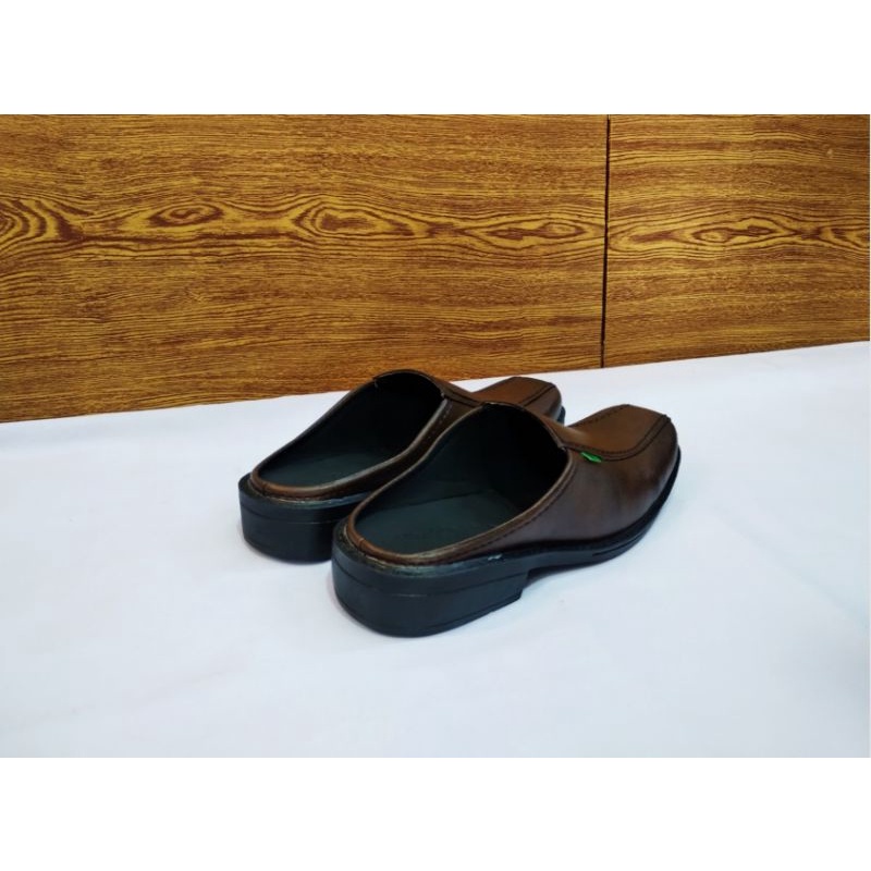 Sendal Sepatu Sandal Pria Kickers Semi Kulit Pantofel Sandal Selop Santai Casual Formal Kerja Sandal Slip On Bustong Pria Trendy