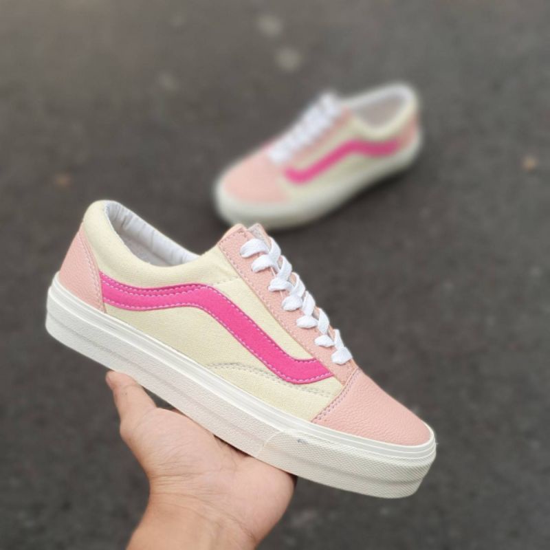 Vans Oldskool Wanita. Vans Peach, Vans Hitam Pink, Vans Cream, Vans Ukuran 36-40. Grade Ori