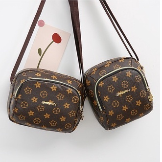 Tas Selempang Wanita Fashion Korea Style Kasual Motif Tas Bahu Cewek Sling Bag Women Kulit PU Import Original High Quality Azgalery T241