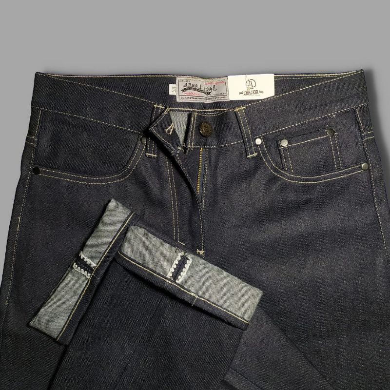 RAW Denim full selvedge accent 15 oz slim straight