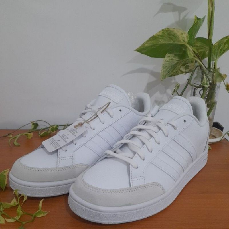 Sepatu Adidas Grand Court SE FW6689