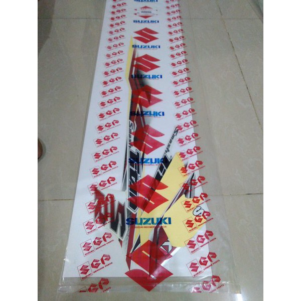 STIKER BODI STRIPING SMASH TITAN SR 2011 PUTIH ORIGINAL SUZUKI