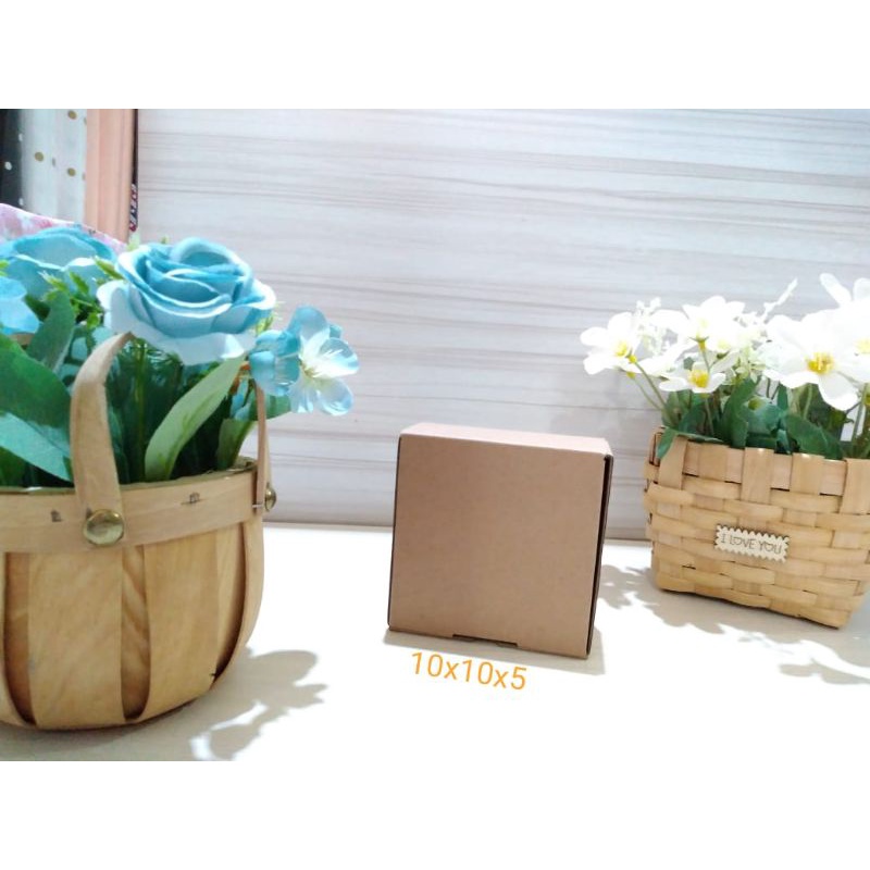

Kardus Packing Hampers UK 10x10x5 cm