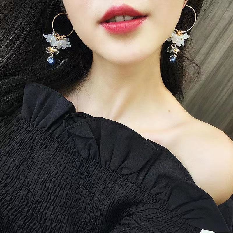 (Hello Girl)E03 Anting Wanita Korea Tusuk Model Juntai Bunga Mutiara Import