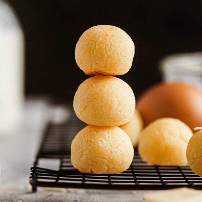 

Pao de Queijo/ Brazilian Cheese Buns (Baked)