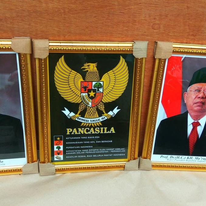 

foto presiden dan wakil presiden serta gambar garuda