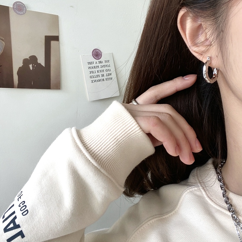 Anting Bulat Bahan Metal Gaya Trendy / Simple Untuk Wanita