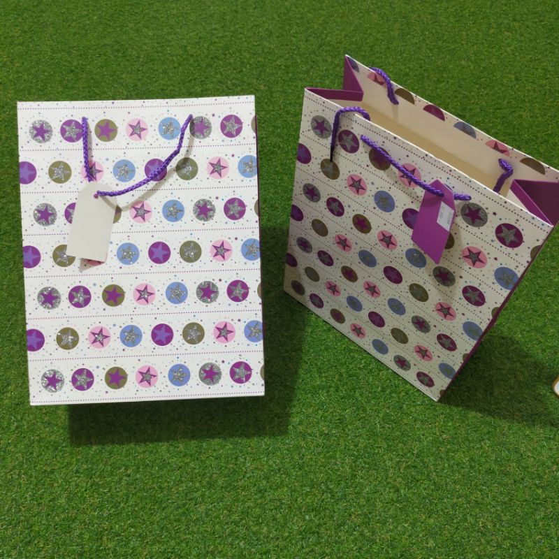 

Paper Bag Motif Bintang bintang Glitter/ Ungu 32x25x11cm