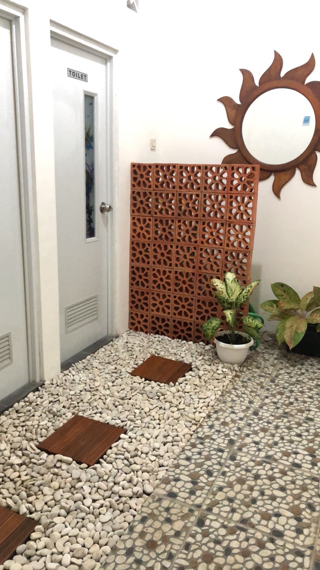 Ubin Lantai Kayu Outdoor Teras Balkon Buat Taman Kolam Area Basah Licin Motif Line Sisir