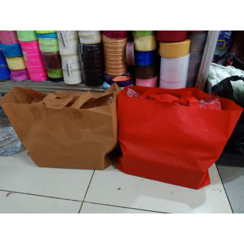 

tas spunbond buat nasi box 22 polos isi 12 pcs