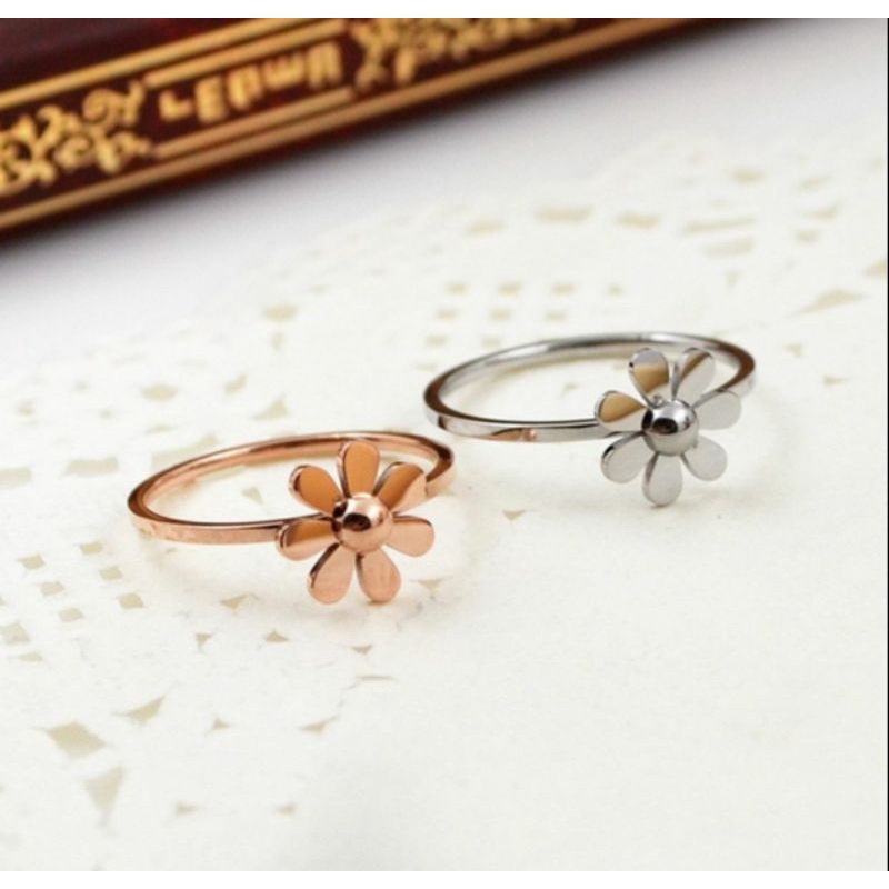 Cincin Daisy Titanium Dengan Motif Bunga Kecil Simple Anti Karat N210102107