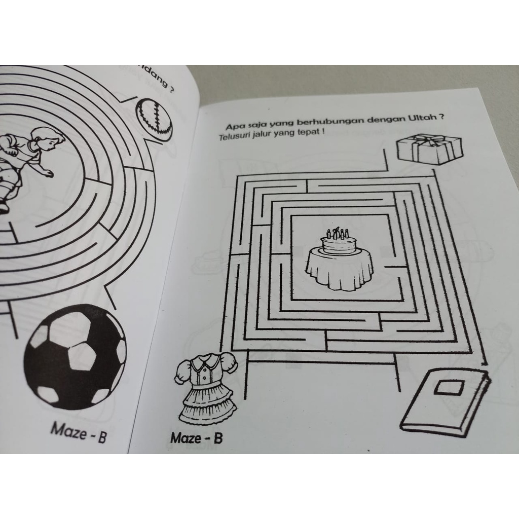 Buku TK Mengerjakan Maze - B Mencari Jejak Menggunakan 2 - 4 Jalur Serba Jaya