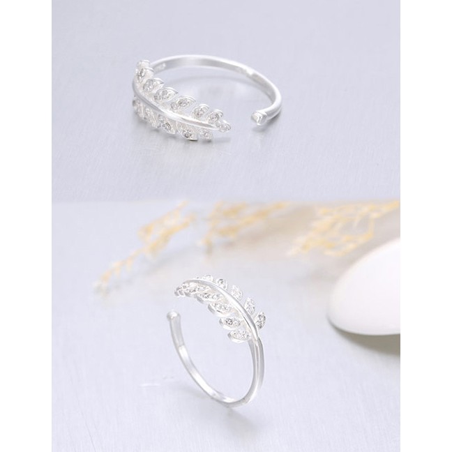 LRC Cincin Fashion Silver Zircon Leaf Open Ring A59449