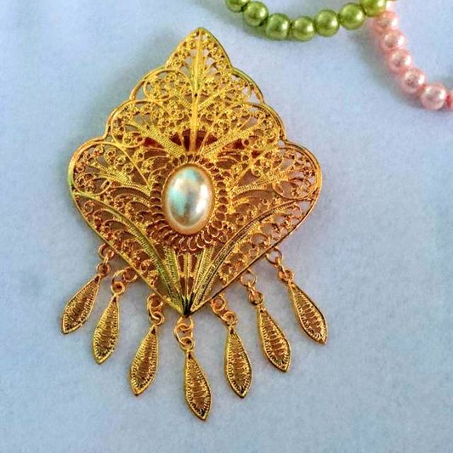 Bros Besar untuk Kebaya