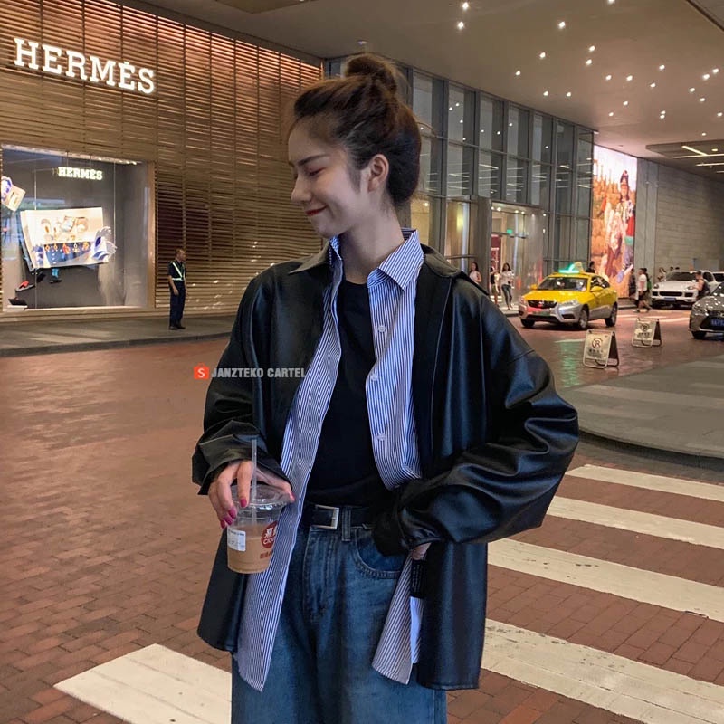 JNK x LAURINDA - Jaket Blezer Oversize Wanita Casual Classic Kerah Kemeja Branded Elegan Bahan Faux Synthetic Leather Premium Original Button Cewek Perempuan Blazer Korea KPOP OOTD Style Atasan Big Size Besar Longsleeve Panjang Zipper Outfit Hijab Fashion