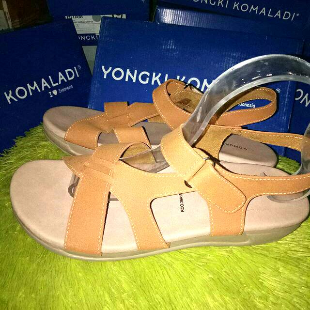 Wedges Wanita Branded Yongki Komaladi