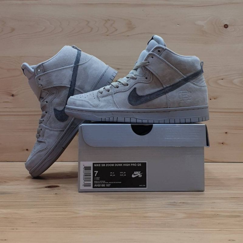 Sepatu Nike SB Dunk High Reigning Champ Grey