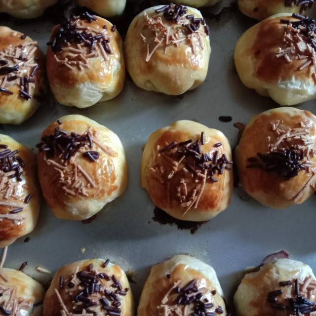 

Bolen pisang coklat keju isi 10bh