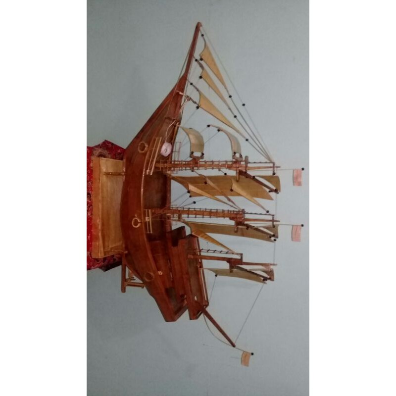 miniatur kapal layar