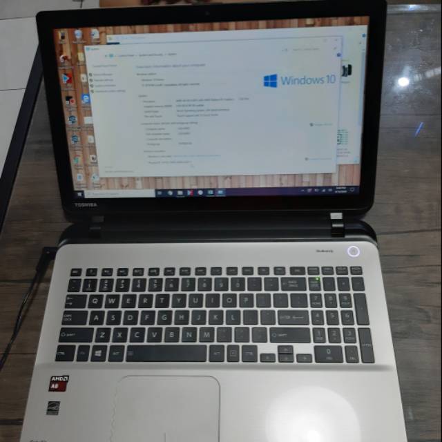 PRELOVED BEKAS - Laptop Toshiba Satellite  L55DT-B5144 Second