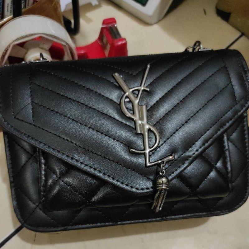 Tas selempang amelia bahan kulit sintetis uk 21x16 cm