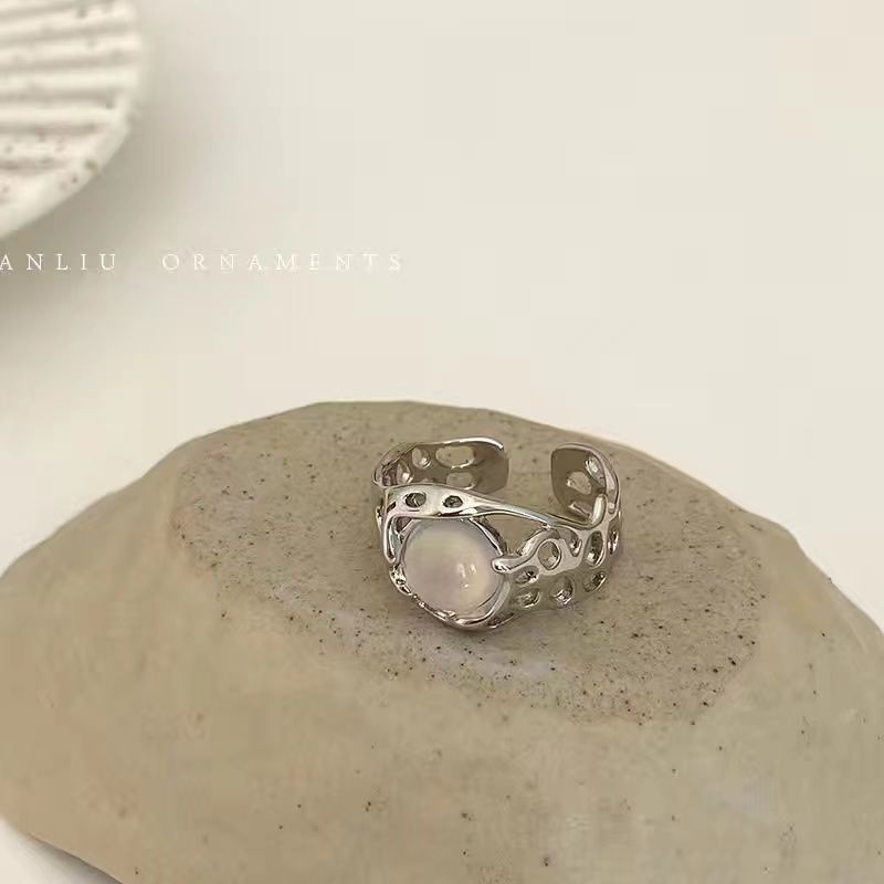 Jepang dan Korea ins gaya dingin silver hollow geometris cincin wanita retro mikro bertatahkan zirco